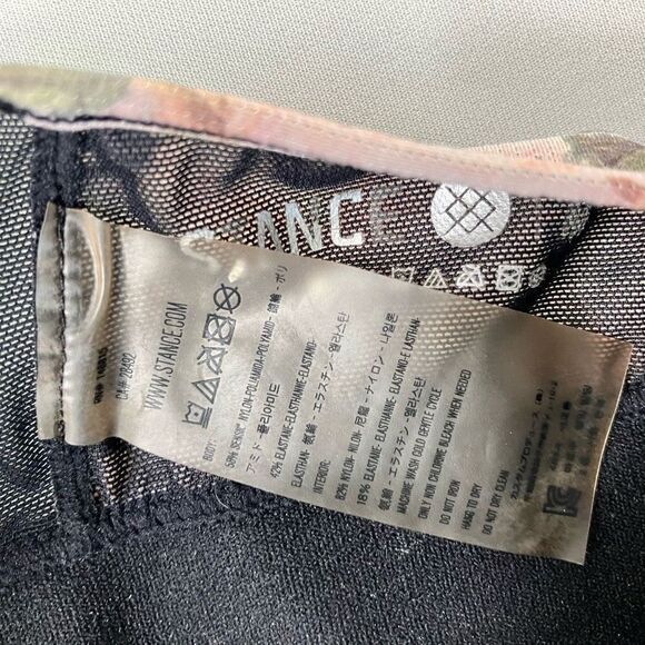 STANCE Hawaiian / Surf Print 
Workout Top / Sports Bra / Surf Top with Built-in - Picture 4 of 6